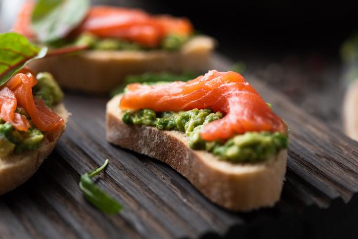 Toast avocat et saumon